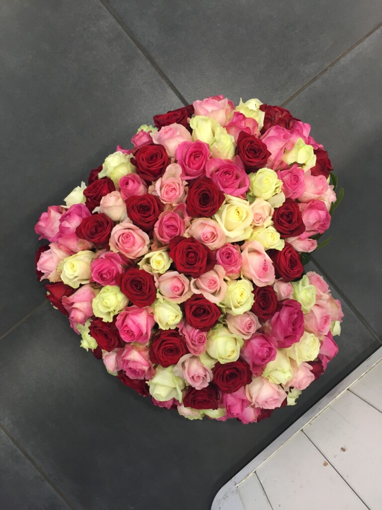 CROIX DE ROSES Avenue Des Fleurs croix-de-roses-avenue-des-fleurs